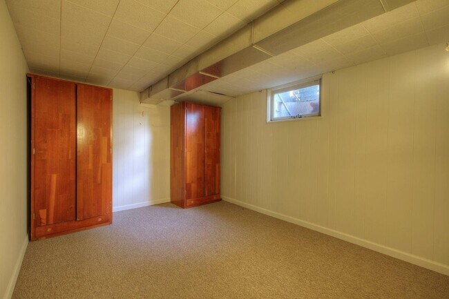Building Photo - Convenient Location in Renton * Open House Sunday July 5th, 11:00am *