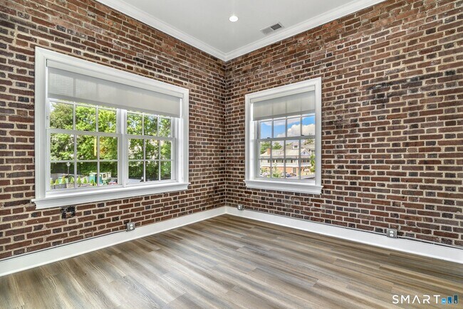 Building Photo - 1077 Boston Post Rd