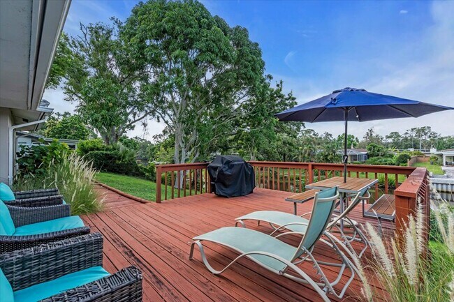 Building Photo - 2732 Valencia Dr