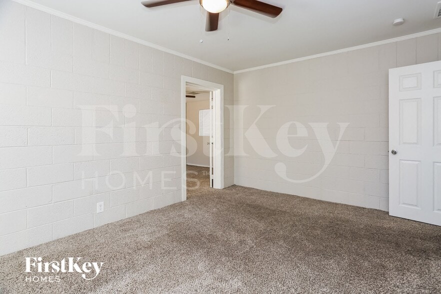 Building Photo - 619 Essex E Dr