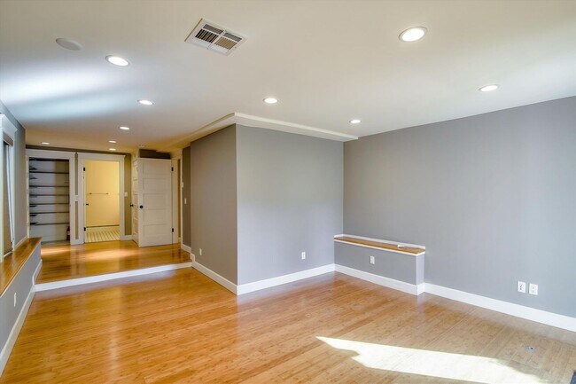 Building Photo - Fantastic, updated Noe Valley single famil...