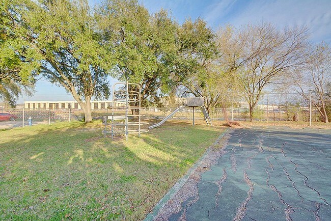 Building Photo - 8967 Imogene St