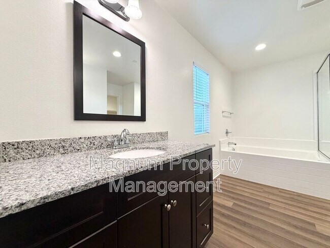 Building Photo - 34124 Thistlewood Ave