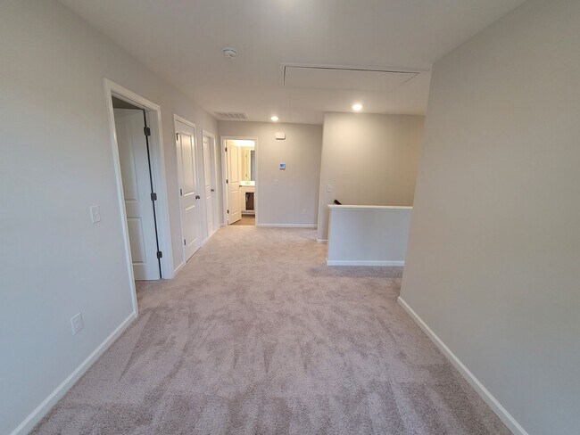 Building Photo - Welcome to our townhouse in the beautiful location of Leland, NC.