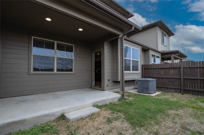 Building Photo - 2880 Donnell Dr