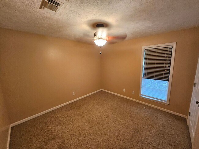 Building Photo - 110 Lacey Ln