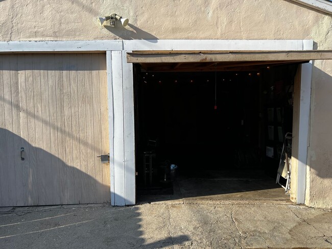 Building Photo - 1 Bedroom 1 Bath Remodeled House for Rent ...