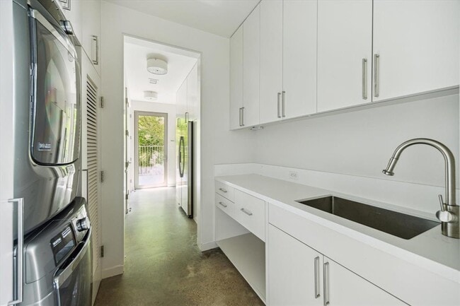 Building Photo - 9 Pinehill Ln