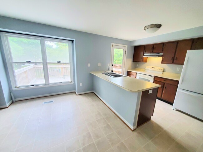 Building Photo - 8002 Broken Reed Ct