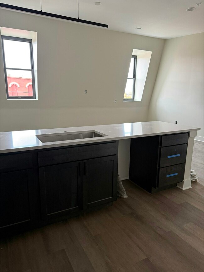 Building Photo - 106 E Erie St