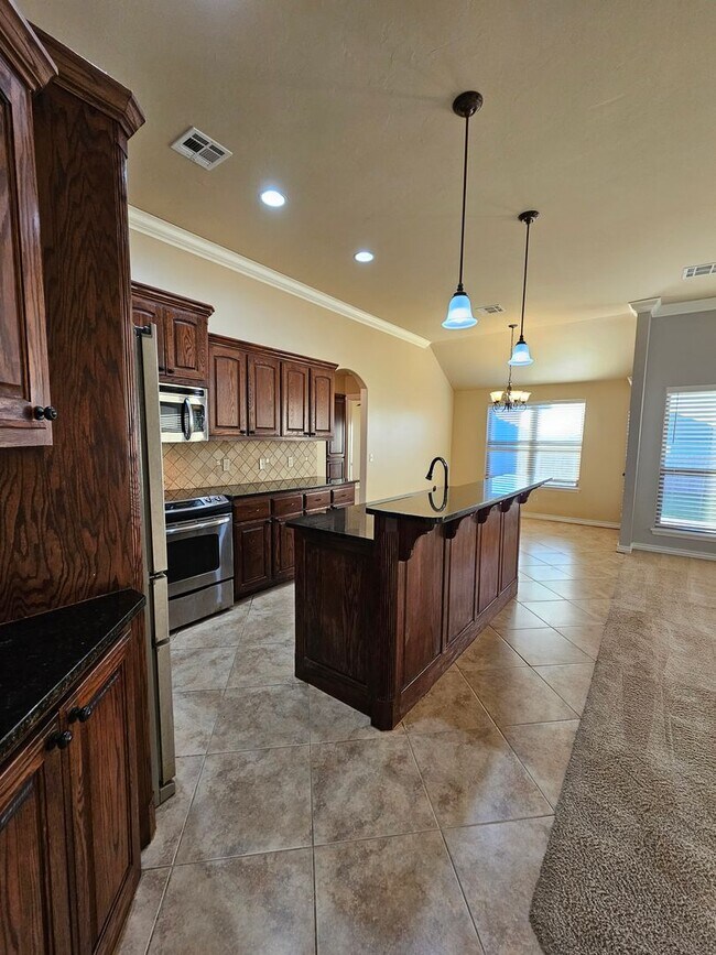 Building Photo - (4) Bed/(2) Bath in Winfield Addition OKC!