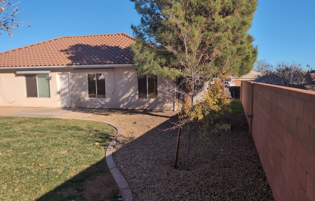 Building Photo - Home on a cul-de-sac in Ivins