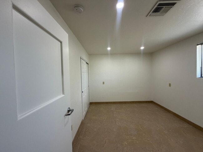 Building Photo - 1741 N 6th Ave