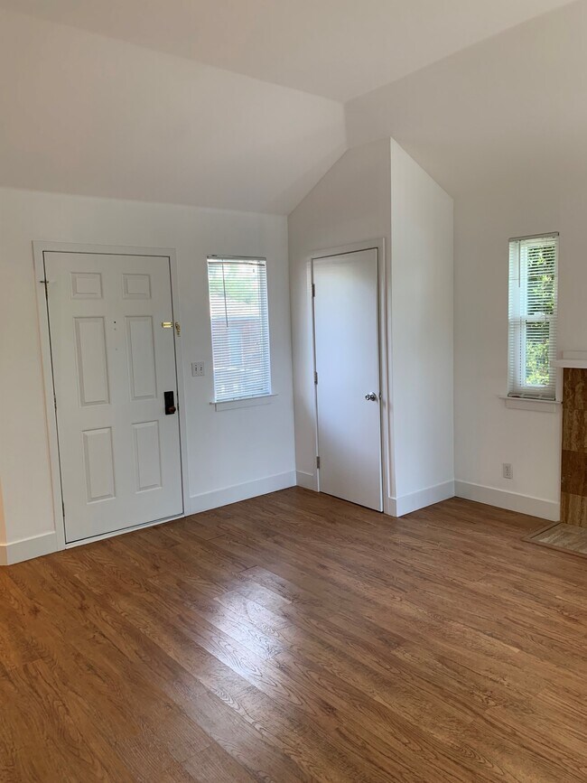 Building Photo - 515 Mission Ave