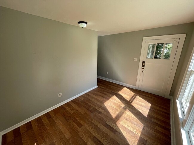 Building Photo - Like New 3 Bedroom Home!