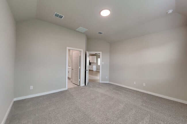 Building Photo - 510 Green Grass Dr