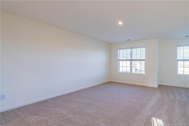 Building Photo - 55 Fern Ridge Dr