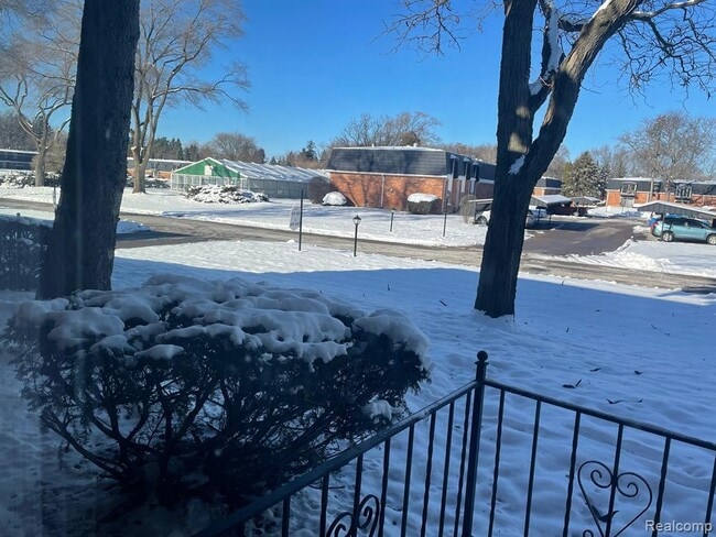 Building Photo - 1824 Colonial Village Way