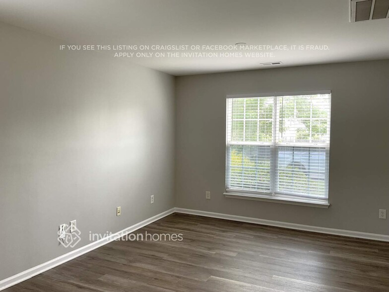 Building Photo - 1753 E Honey Springs Ave