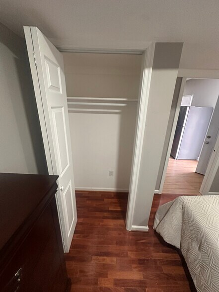 Building Photo - 2608 Village Ln