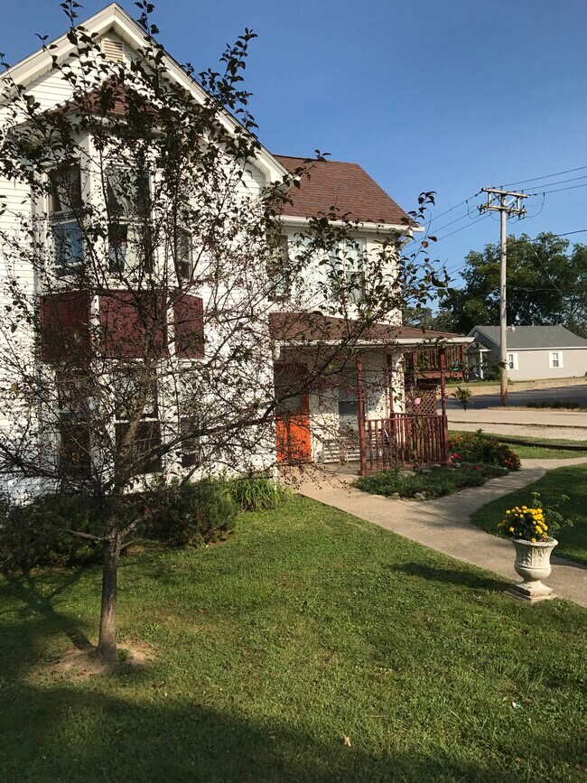 Building Photo - 10102 N Main St