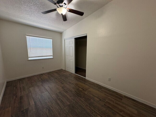 Building Photo - Lower valley duplex for rent