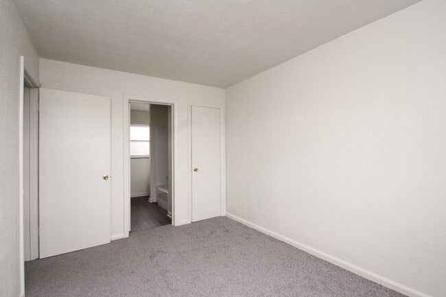 Bedroom - 1303 S Cove Blvd