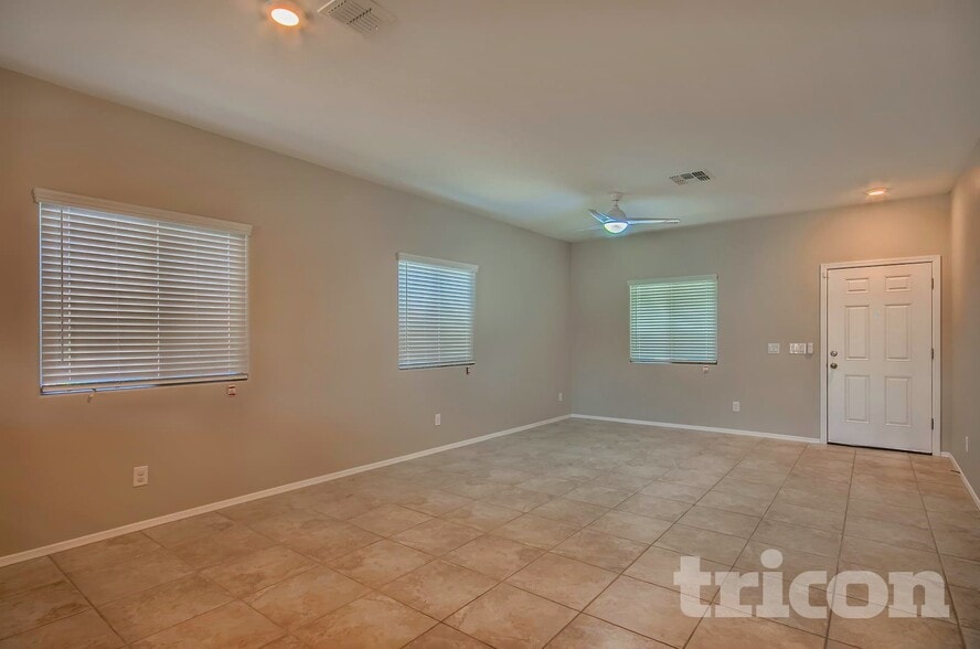 Building Photo - 45656 W Sky Ln