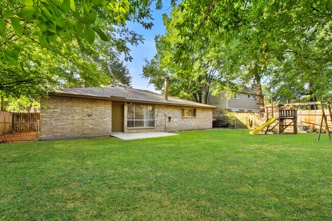 Building Photo - 4427 Burkegate Dr