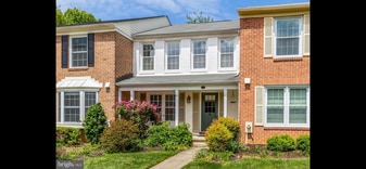 Building Photo - 10 Donagh Ct