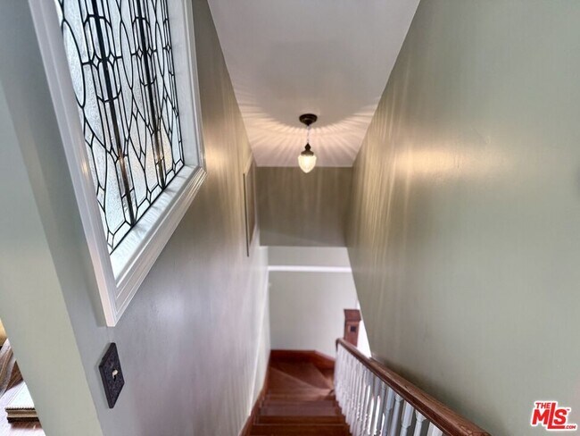 Building Photo - 370 Main St