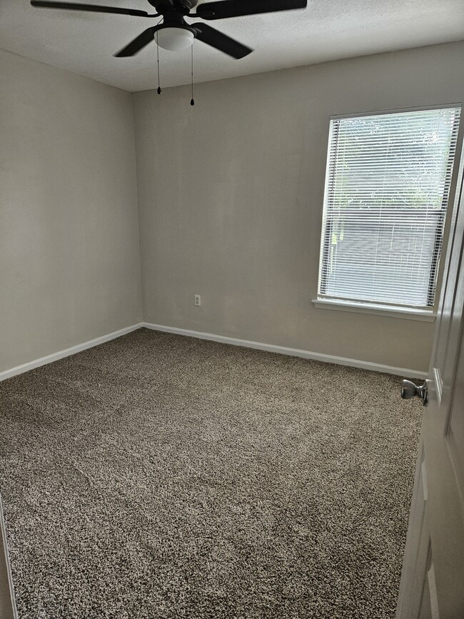 Building Photo - 3939 Hunters Lake Cir W