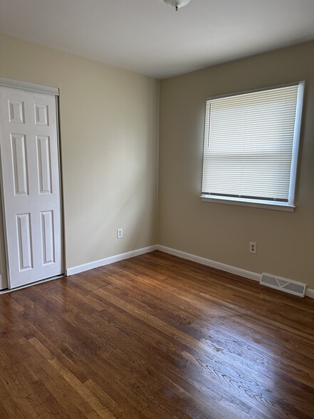 Building Photo - 2119 Jasmine Dr