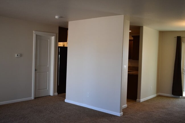 Building Photo - Large 4 bedroom two story home located on a dead end st.