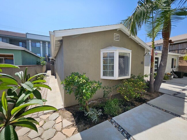 Building Photo - New Listing: Cozy 3-Bedroom, 3-Bathroom Ho...