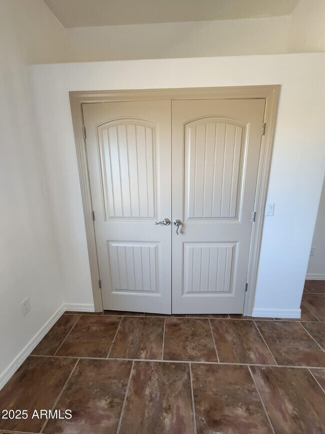 Building Photo - 1766 E Golf Course Rd