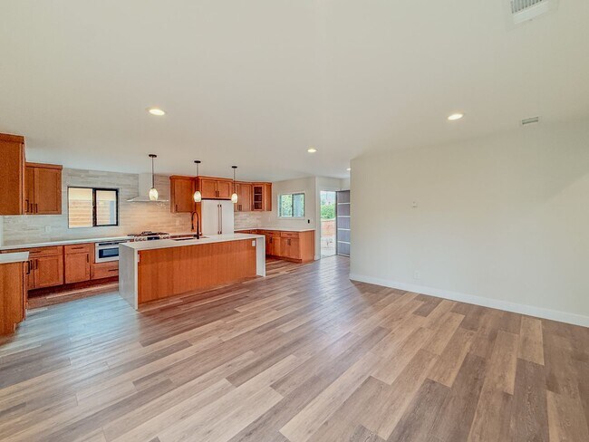 Building Photo - Modern 3-Bedroom Home with Private Yard in...