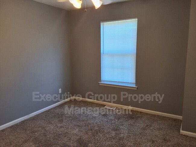 Building Photo - 145 Pointers Ct