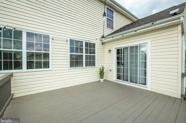Building Photo - 73 Anthony Taylor Way