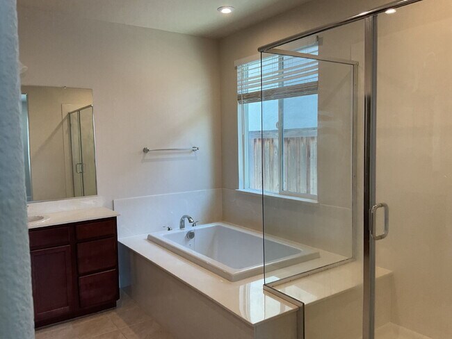 Building Photo - 644 Albany St