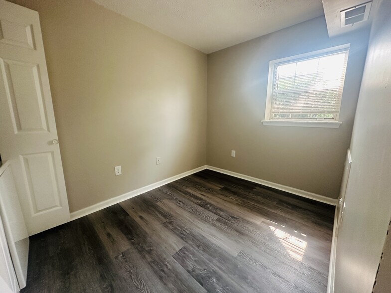 Building Photo - 7921 Brighton Way