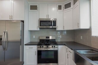 Building Photo - 1130 1/2 West 39th Street