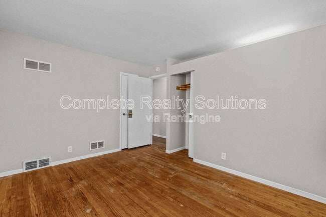 Building Photo - 10721 Spring Garden Dr