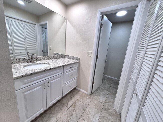 Building Photo - 160 Joanne Pl