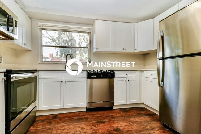 Building Photo - 3 Bedroom Pet-Friendly Home in New Port Richey, FL with Main Street Renewal