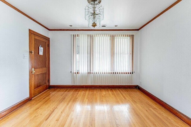Building Photo - 2101 W 51st St