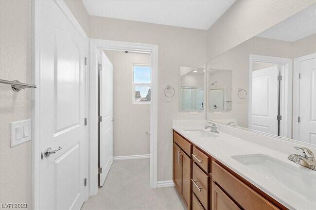 Building Photo - 372 Rosefinch St
