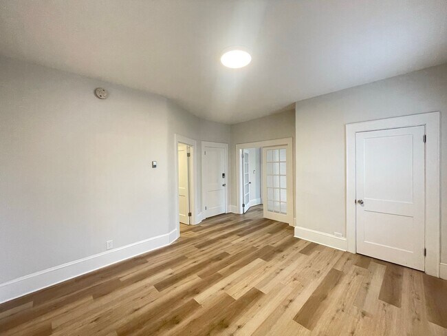 Building Photo - 386 Rimmon St