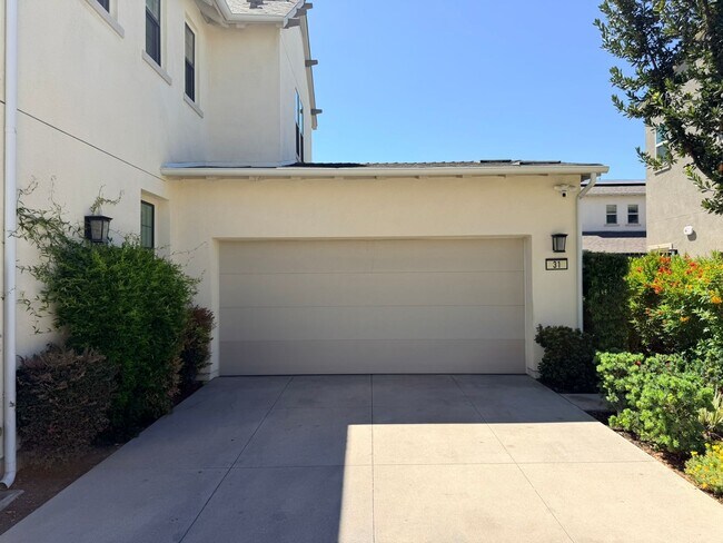 Building Photo - Elegant Rancho Mission Viejo Home with Open Floor Plan