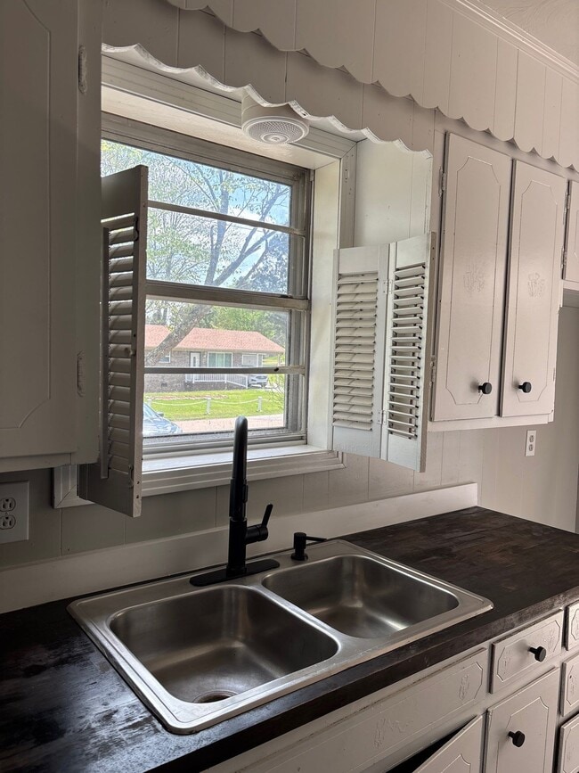 Building Photo - 211 Nance St